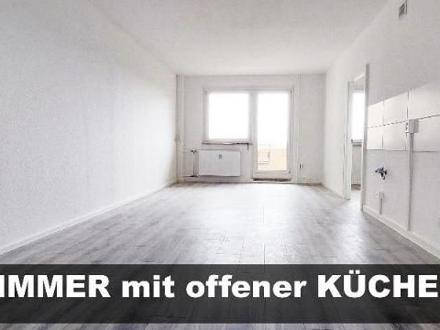 große 3 Zimmer, Balkon, frisch saniert, Aufzug