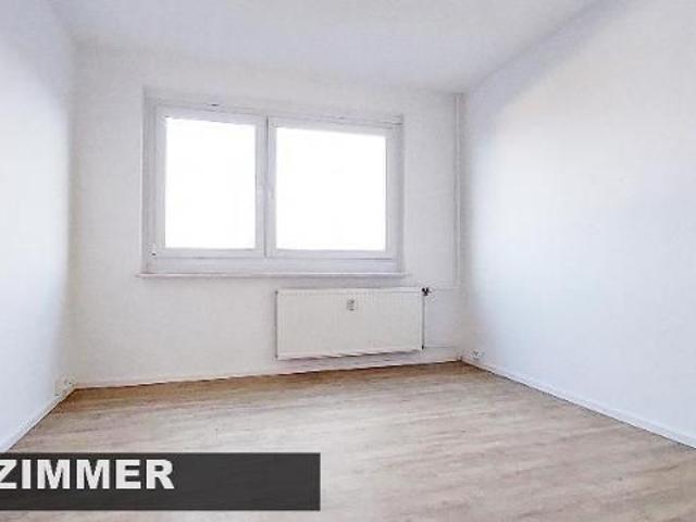 große 3 Zimmer, Balkon, frisch saniert, Aufzug, EBK