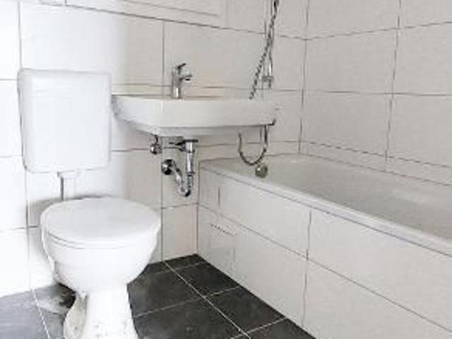 große 3 Zimmer, EBK, Balkon, frisch saniert, Aufzug