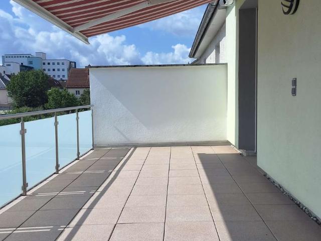 Große 3 Zimmer Maisonettewohnung mit Balkon und Einbauküche