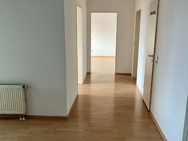 Große 3 Zimmer Wohnung mit Balkon und schönem Ausblick