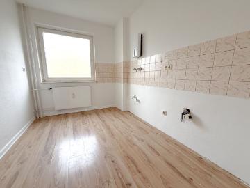Große 3 Zimmer Wohnung mit Garten