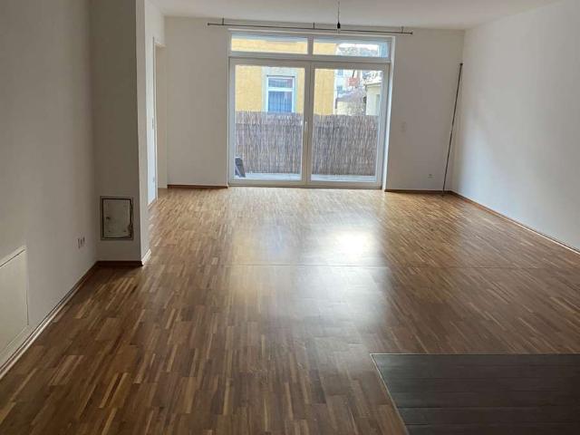 Große 3 Zimmer Wohnung mit guter Lage & zentraler Anbindung