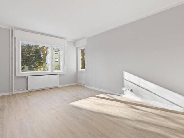 Große 3 Zimmer Wohnung mit Einbauküche und Balkon sucht Nachmieter!