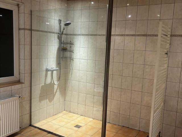 Große 3 Zimmer Wohnung mit Kamin, Einbauküche & Glasfaseranschluss – sofort bezugsfrei!