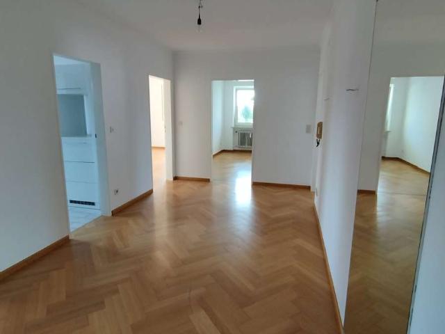 Große 3 Zimmer Whg. mit Eck Balkon, EBK zur Ablöse