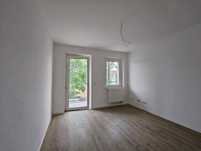 Große 3 Raum Wohnung Erstbezug nach Sanierung 2. OG rechts