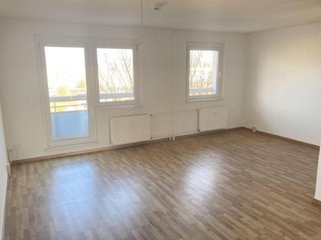 Große 3RW mit Balkon.