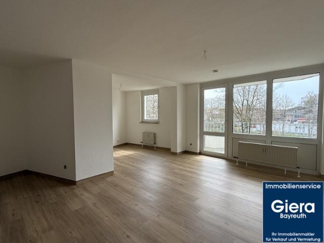 Große 1 Zimmer Wohnung mit Balkon