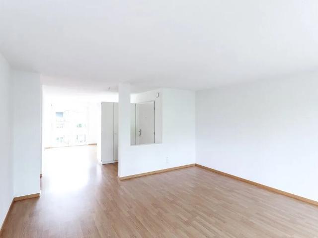 Grosse 2.5 ZW à 59 m2 im 1. OG mit Balkon