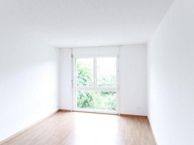 Grosse 2.5 ZW à 59 m2 im 1. OG mit Balkon