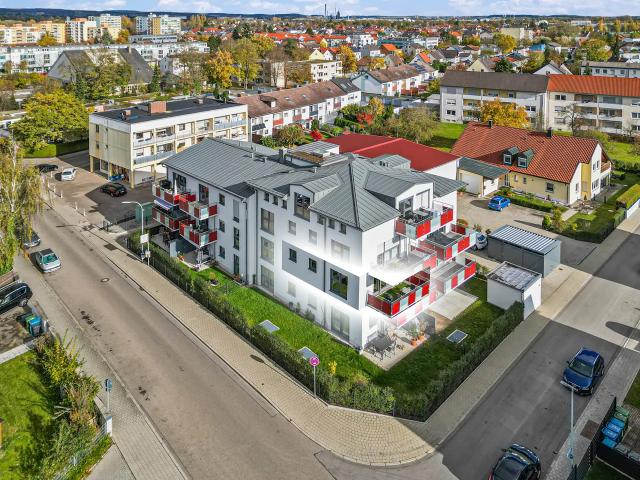 Große 2 Zimmerwohnung im 1. OG mit Aufzug, Südbalkon & Tiefgaragenstellplatz zum 01.09.2026