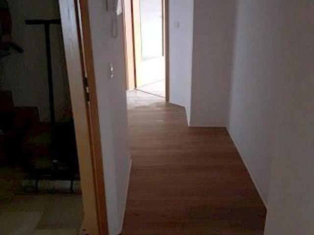 große 2 Zimmer EG Wohnung mit Gartenanteil in Neundorf