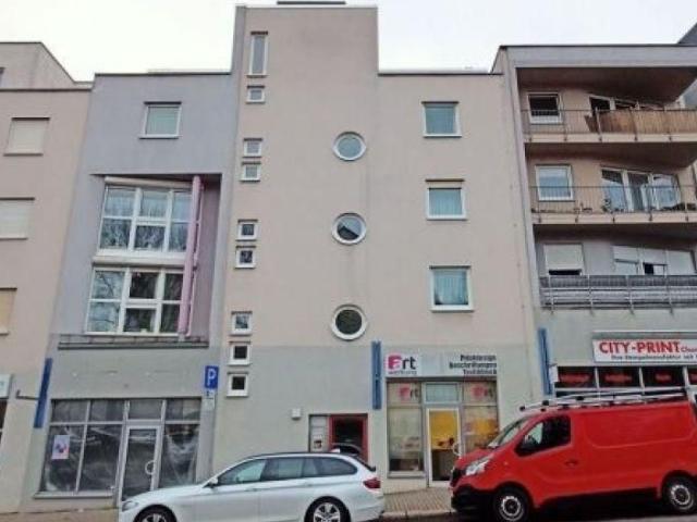 Große 2 Zimmer mit Balkon, Wanne, Abstellraum und Laminat in TOP Lage!