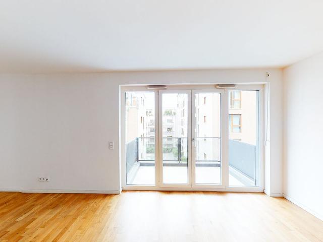 Große 2 Zimmer Wohnung mit EBK & Balkon