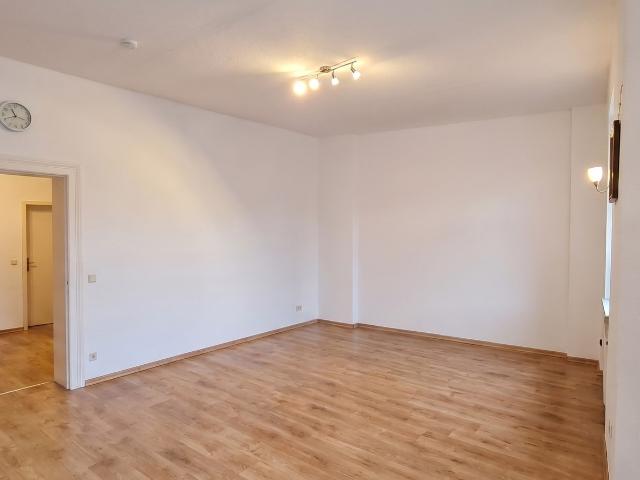 Große 2 Zimmer Wohnung mit Einbauküche im Erdgeschoss