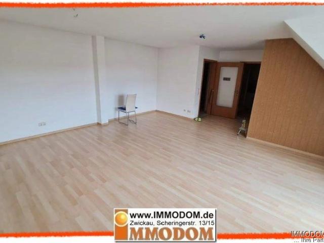 Große 2 Raum Wohnung mit Einbauküche, BALKON und Personenaufzug zentral in Zwickau zu vermieten!