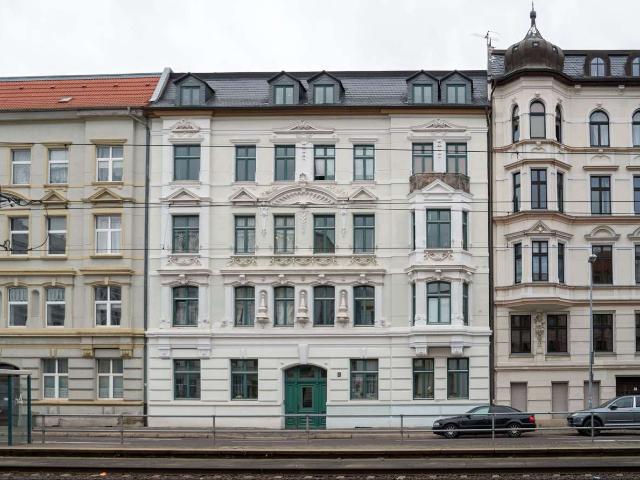 Große 2 Raum Wohnung mit Einbauküche zu vermieten