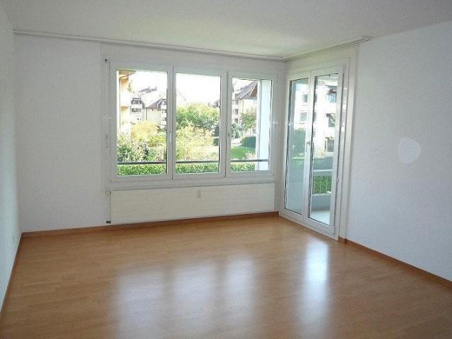 Grosse 4.5 ZW à 112 m² im 2. OG mit Bergsicht