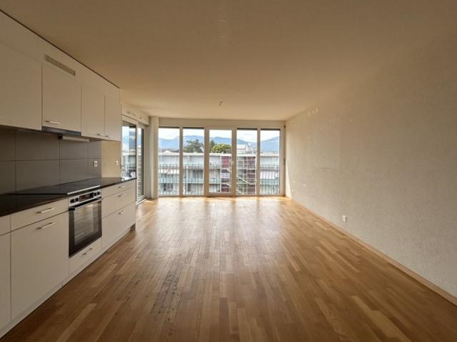 Große 4,5 Zimmer Wohnung in der Nähe aller Annehmlichkeiten