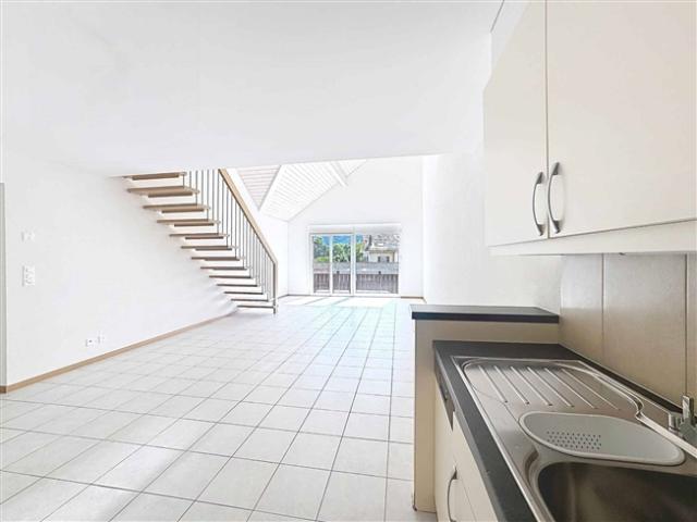 Große 4,5 Zimmer Wohnung von 137,7 m² mit Zwischen und überdachten Balkonen