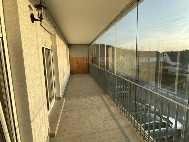 Große 4 Zi Wohnung in Luftenberg mit Terrasse, Garage & Aufzug – jetzt mieten!