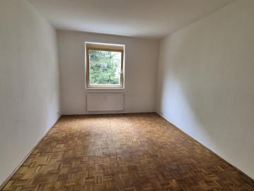 Große 4 Zi Wohnung in Schwaz mit Westbalkon, Renovierungschance!