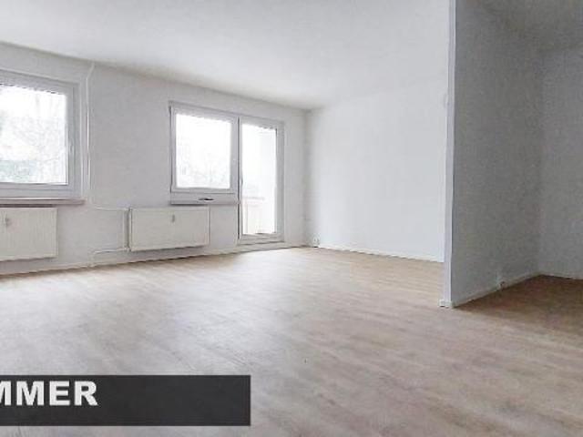 große 4 Zimmer, Balkon frisch saniert