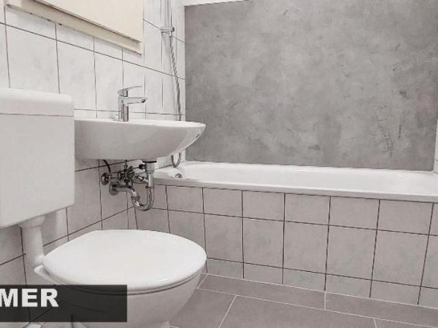 große 4 Zimmer, Balkon frisch saniert
