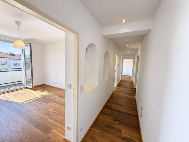 Große 4 Zimmer Wohnung, 109m², Balkon, Garage im Eigentum und Lift