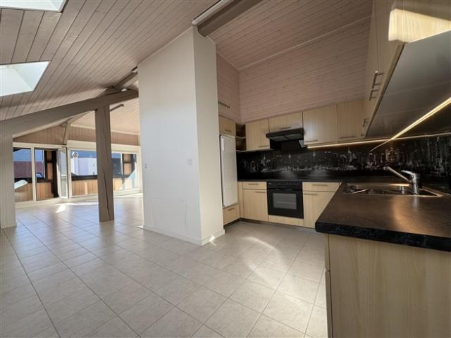 Große 4 Zimmer Wohnung von 115 m² mit Balkon – La Sagne