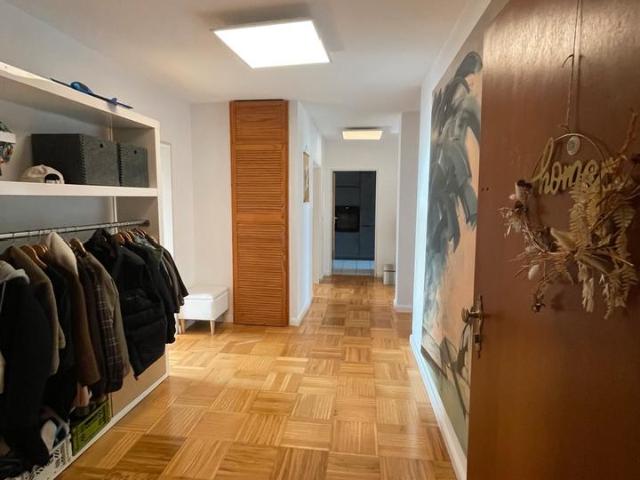Große 4 Zimmer Wohnung mit überdachtem Balkon