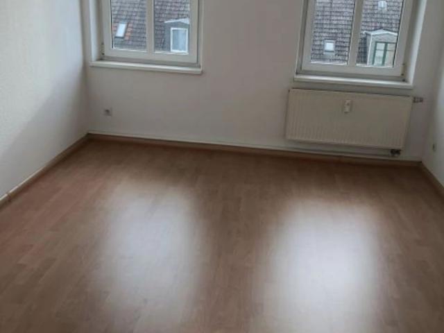 Große 4 Raum Wohnung