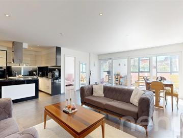 Große 5,5p mit 200 m² + Terrassen Ideal Investors oder Bi Family