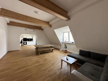 Große 5 Zimmer im frisch ausgebauten Dachgeschoss mit DG Terrasse!
