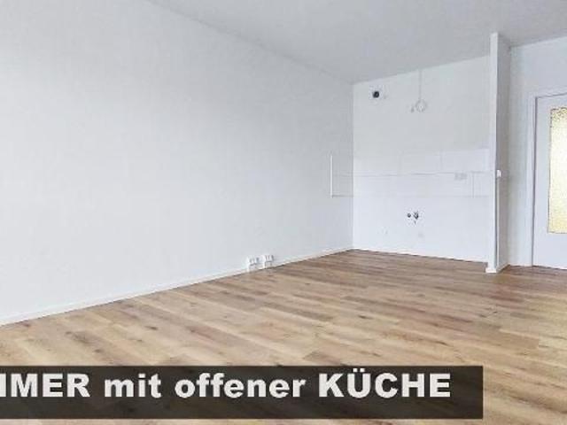große 5 Zimmer mit Balkon frisch saniert