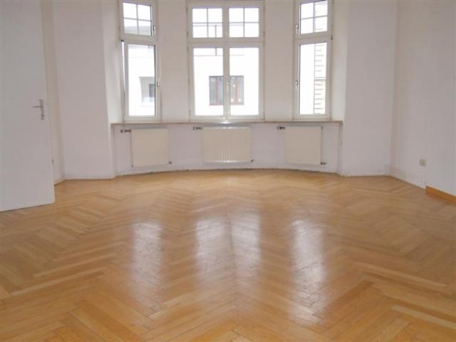 Große 5 Zimmer Wohnung mit Balkon WG tauglich verfügbar ab November 2026