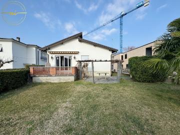 GROSSE 8 ZIMMIGE VILLA MIT PRIVATEM GARTEN IN COLDRERIO