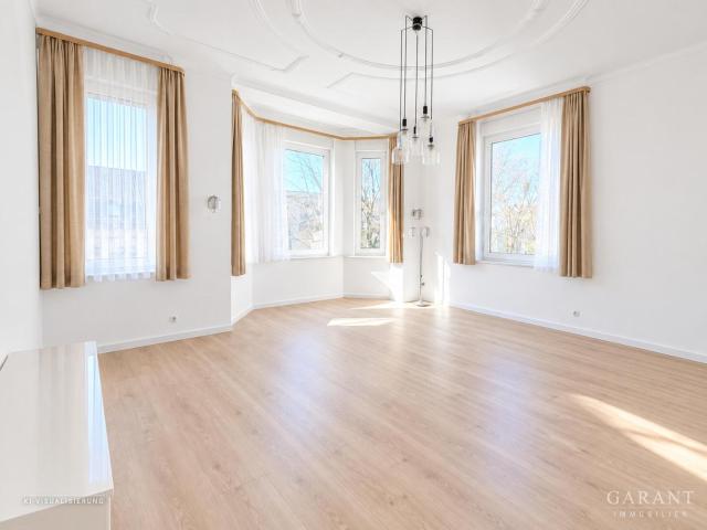 Große Altbauwohnung mitten im Zentrum von Bad Cannstatt