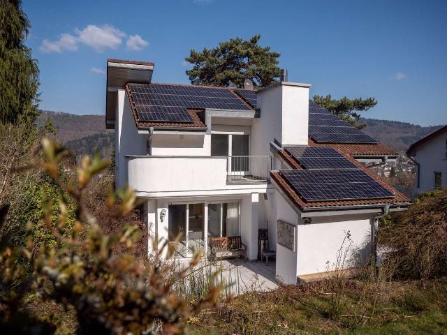 Große Architektenvilla im Schloß Wolfsbrunnenweg
