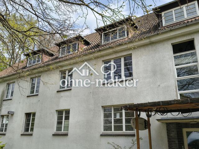 Große, bezugsfertige Wohnung 6,5 Zimmer + 3 Stellplätze
