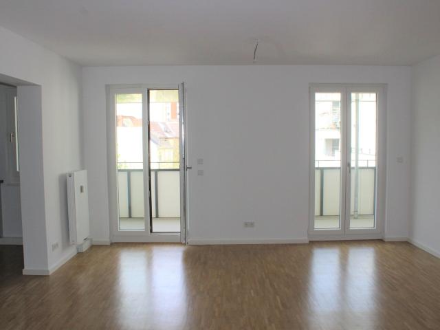 Große, bezugsfreie 3 Zimmer Neubauwohnung mit geräumigem Balkon