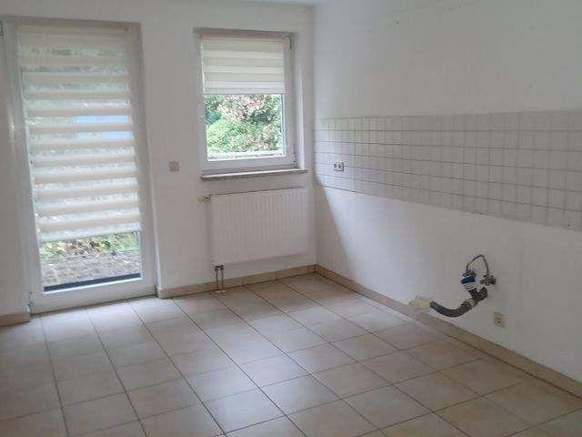 Große geräumige Dachgeschoss Wohnung 3 Raum Kirchberg zu vermieten