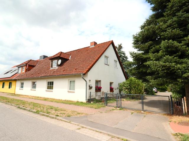 große Doppelhaushälfte am Plauer See – großes Grundstück & Doppelcarport