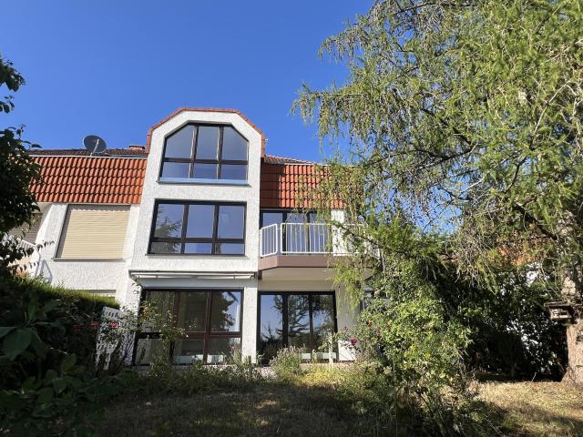 Große Doppelhaushälfte im Split Level Stil mit Panorama Fernsicht, Studio Atelier und schönem Garten