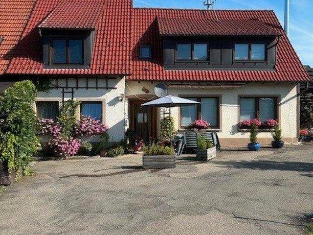 Große Doppelhaushälfte in sehr schöner Lage