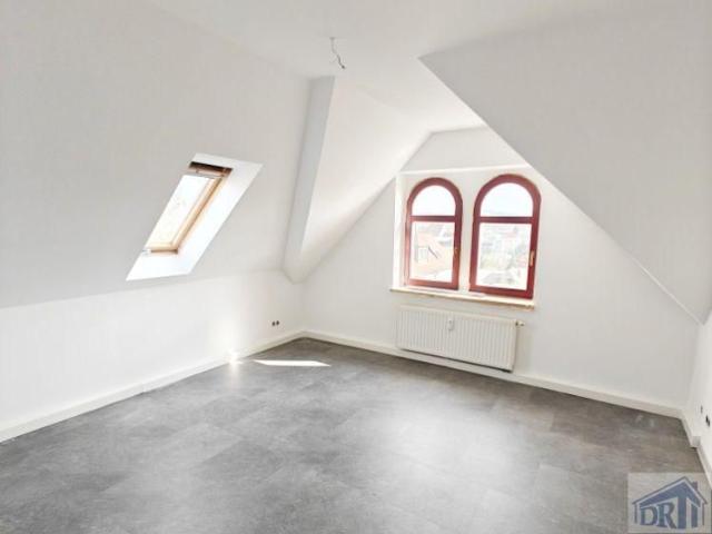 große Dachgeschoßwohnung im attraktiven Wohngebiet