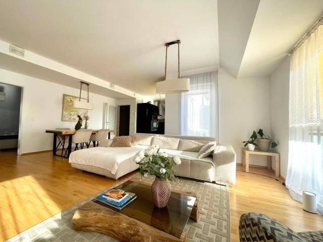 Große Dachgeschosswohnung im Grünen an den Donauauen in Mannswörth!