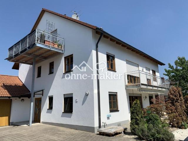 Große Dachgeschosswohnung mit Balkon und EBK in ruhiger Lage