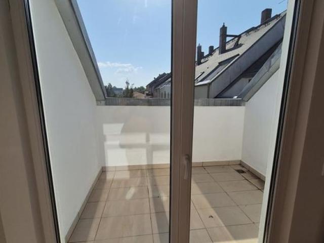 Große DG 3 Zimmer mit Lam Dachterrasse und Eckwanne in guter Lage!